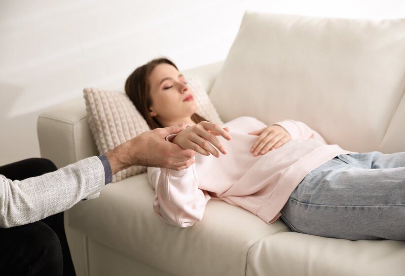 Relaxare profundă prin hipnoză: Transformă-ți mintea și corpul HIPNOZA TIMISOARA - HIPNOTERAPIE IASI