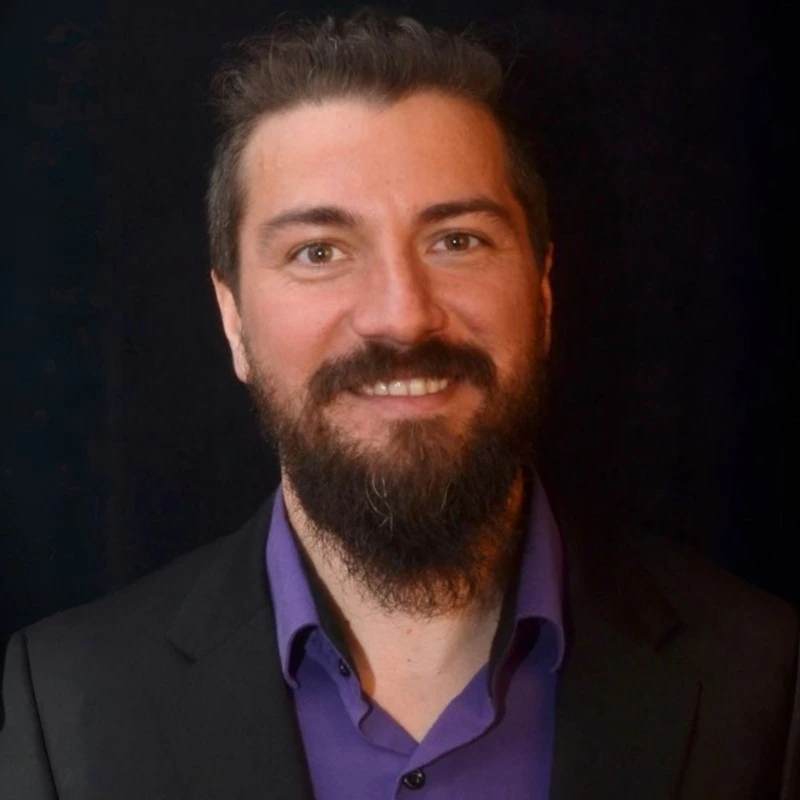 Andrei Samo, certified hypnotherapist online and in Timișoara, with a personalized approach to hypnotherapy.